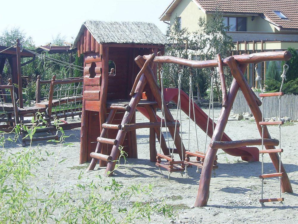 Anette Resort & Spa Covaci Buitenkant foto
