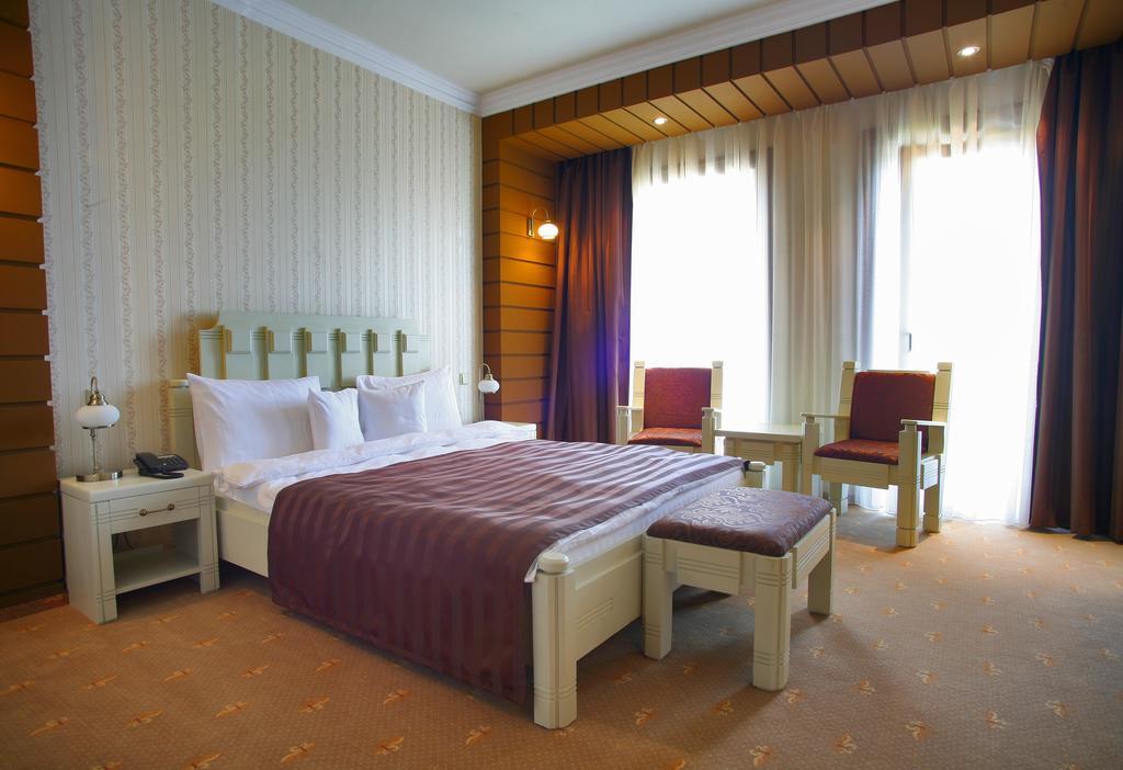 Anette Resort & Spa Covaci Buitenkant foto