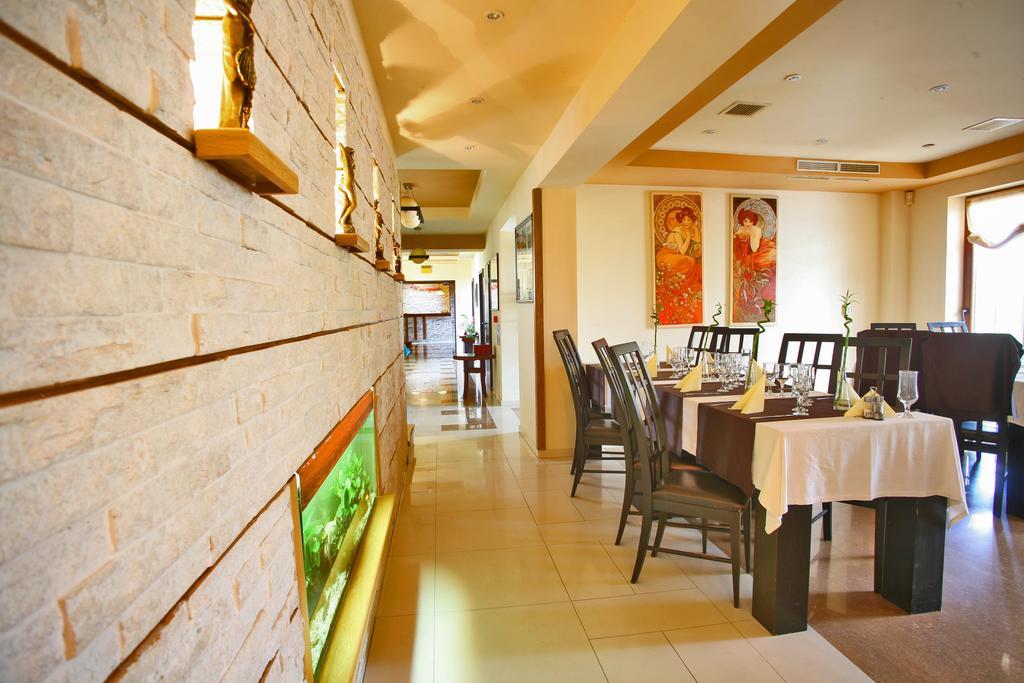 Anette Resort & Spa Covaci Buitenkant foto