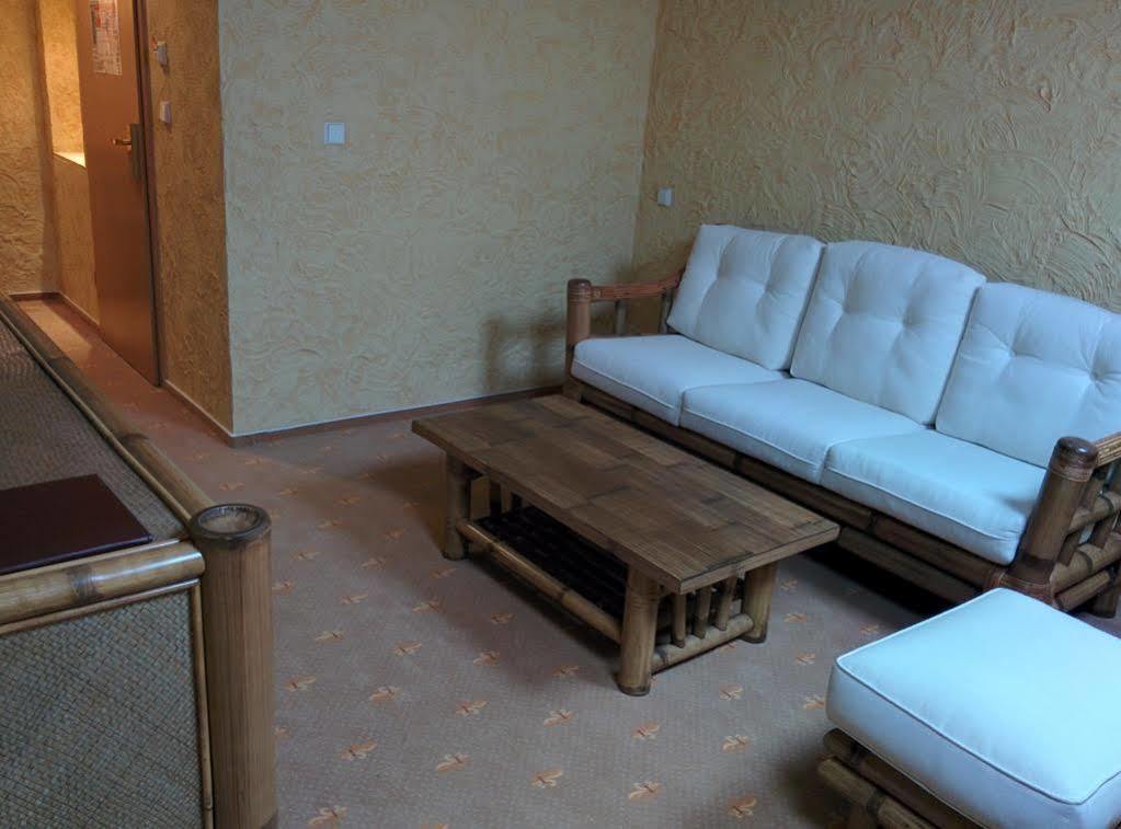 Anette Resort & Spa Covaci Buitenkant foto